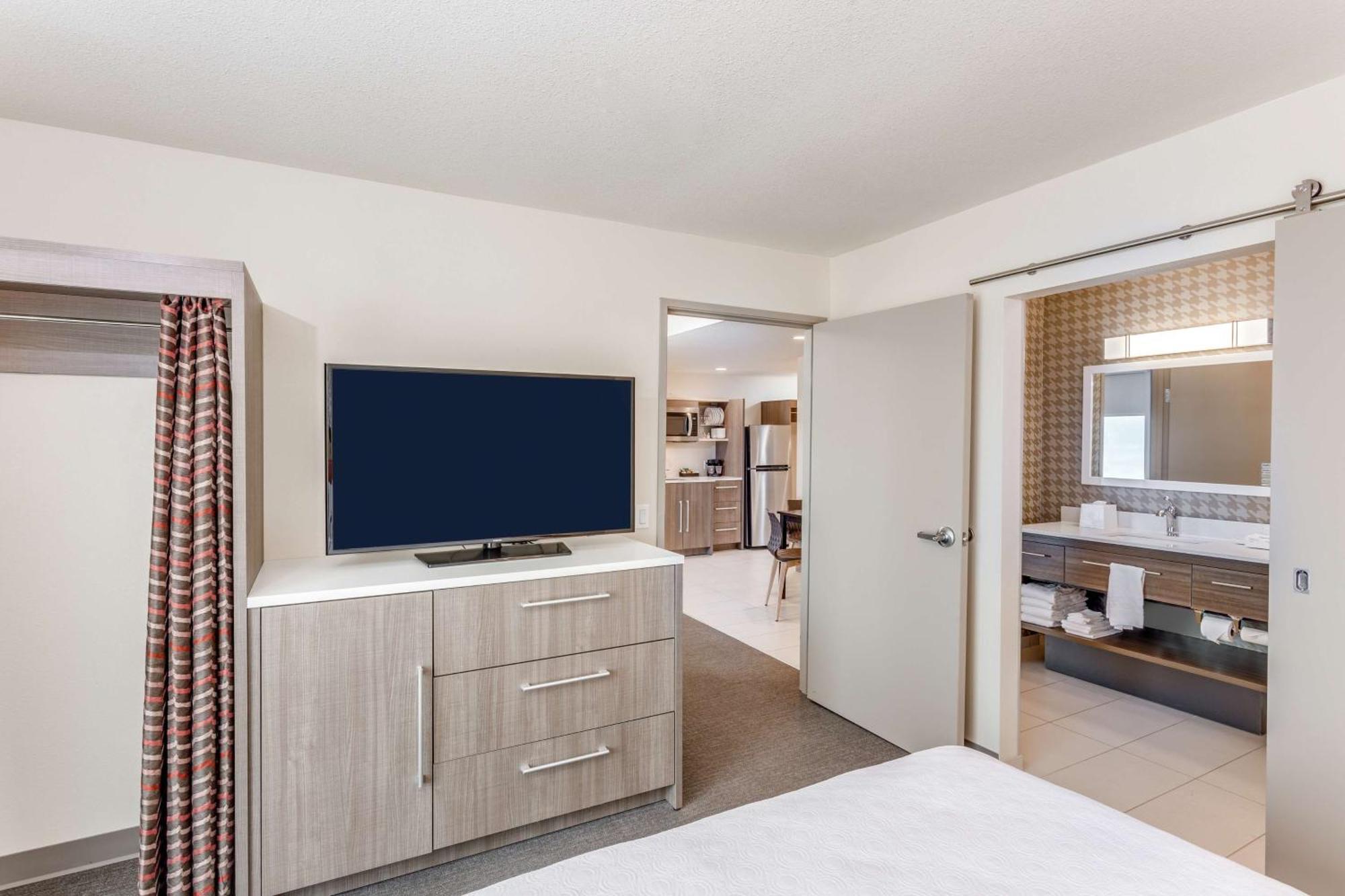 2 By Hilton Northwest Hotel Indianapolis